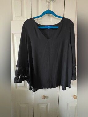 Apt. 9 Black V-Neck Bell Sleeve Tunic with Lace Insets